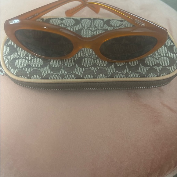 Gorgeous Authentic Coach Sunglasses - Picture 3 of 5